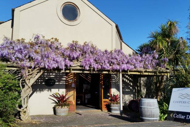 Entrance to Coopers Creek winey